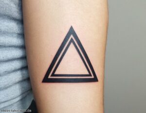Tattoo Dreieck Bedeutung » Die Symbolik des Dreiecks verstehen