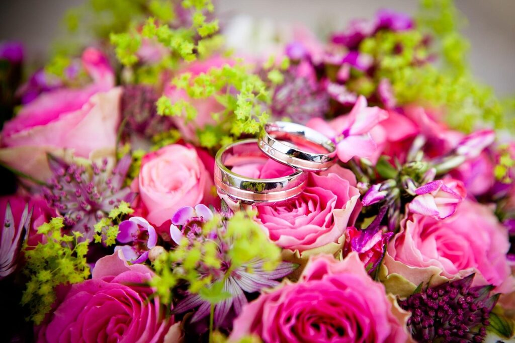 flowers, beautiful flowers, rings, bouquet, nature, wedding bouquet, flower background, wedding rings, bridal bouquet, wedding bands, wedding, marriage, flower wallpaper, flower arrangement, close up
